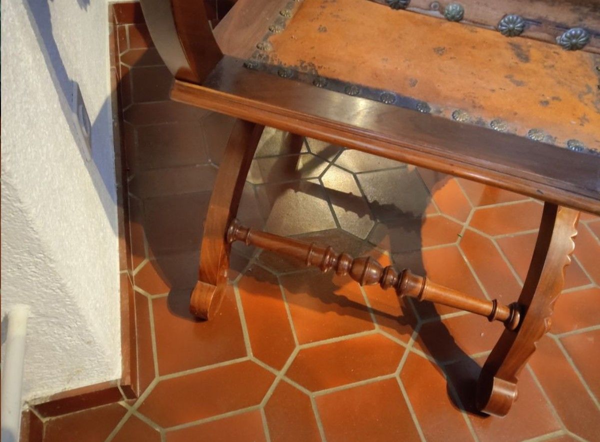 Poltrone: Antiker Holzstuhl mit Drachenmotiv – Usato da Gebertingen venduto da Leshek 6
