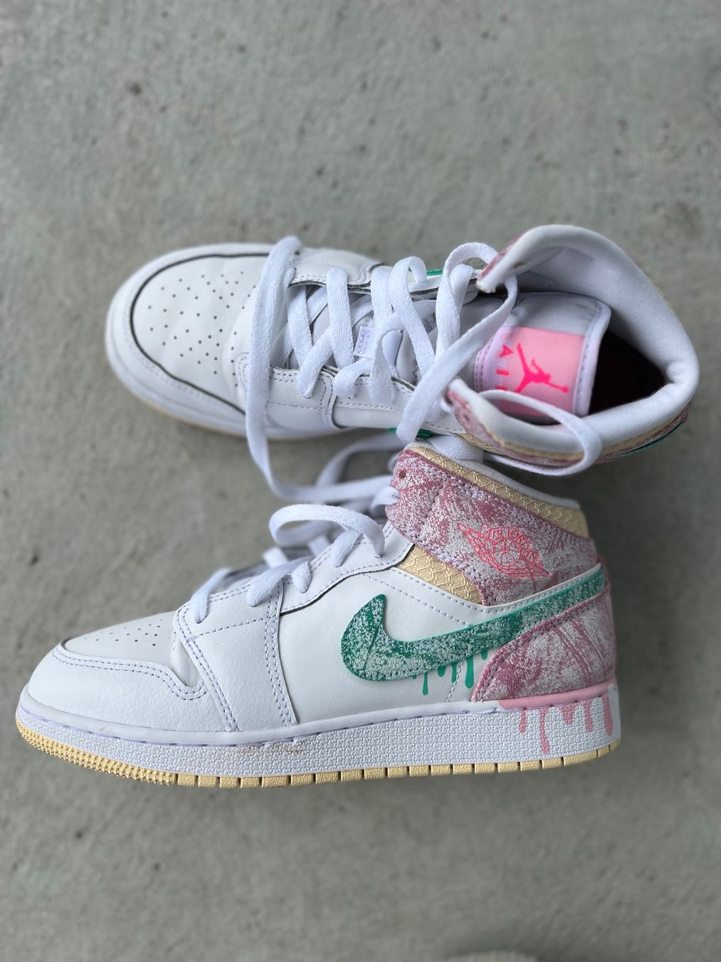 Jordan Scarpe da donna: Air Jorden 1 Mid Paint Drip – Nuovo (secondo la descrizione) da Hägendorf venduto da Mocca72