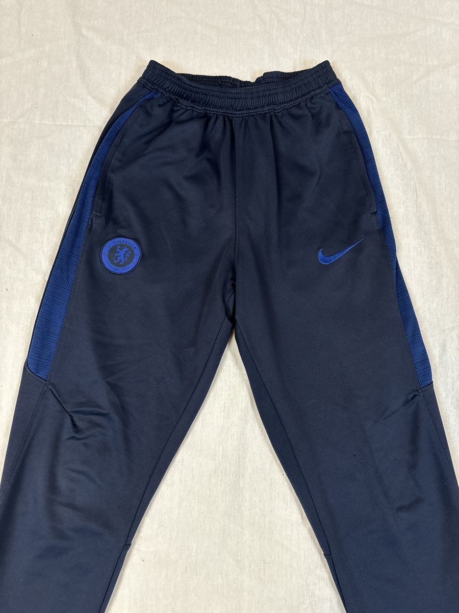 Nike Pantaloni: Nike Sporthose Chelsea – Nuovo (secondo la descrizione) da Lindau venduto da KT_Vintage 1