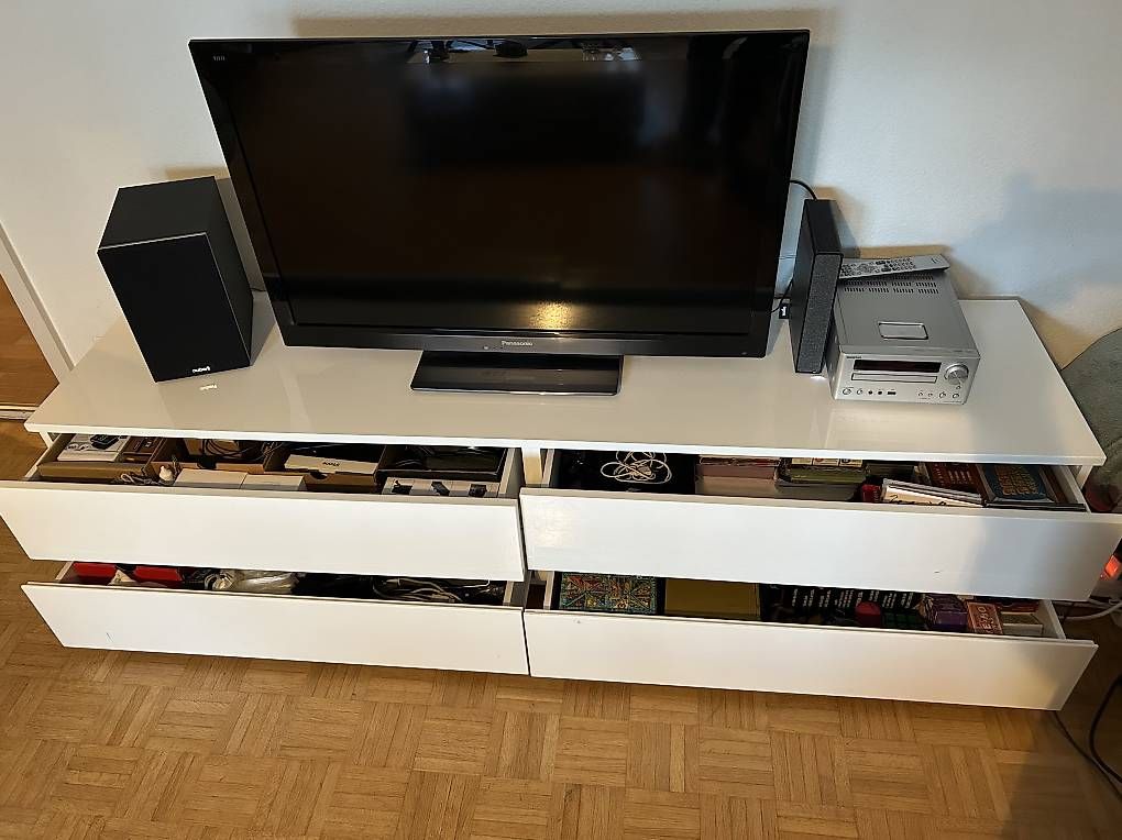 Interio Cassettiere: Lowboard/TV-Möbel mit vier Schubladen (von Interio) – Usato da Bern venduto da Belvi02 2