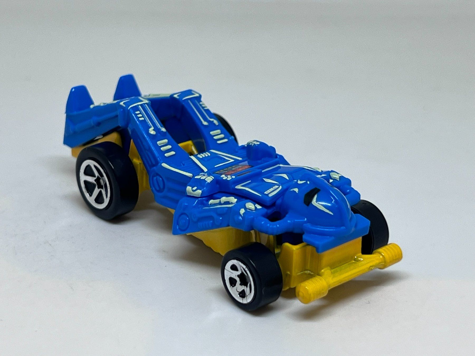 Hot Wheels Modellini d'auto: Hot Wheels Zombot #605 – Usato da Wildegg venduto da LaaBoutique