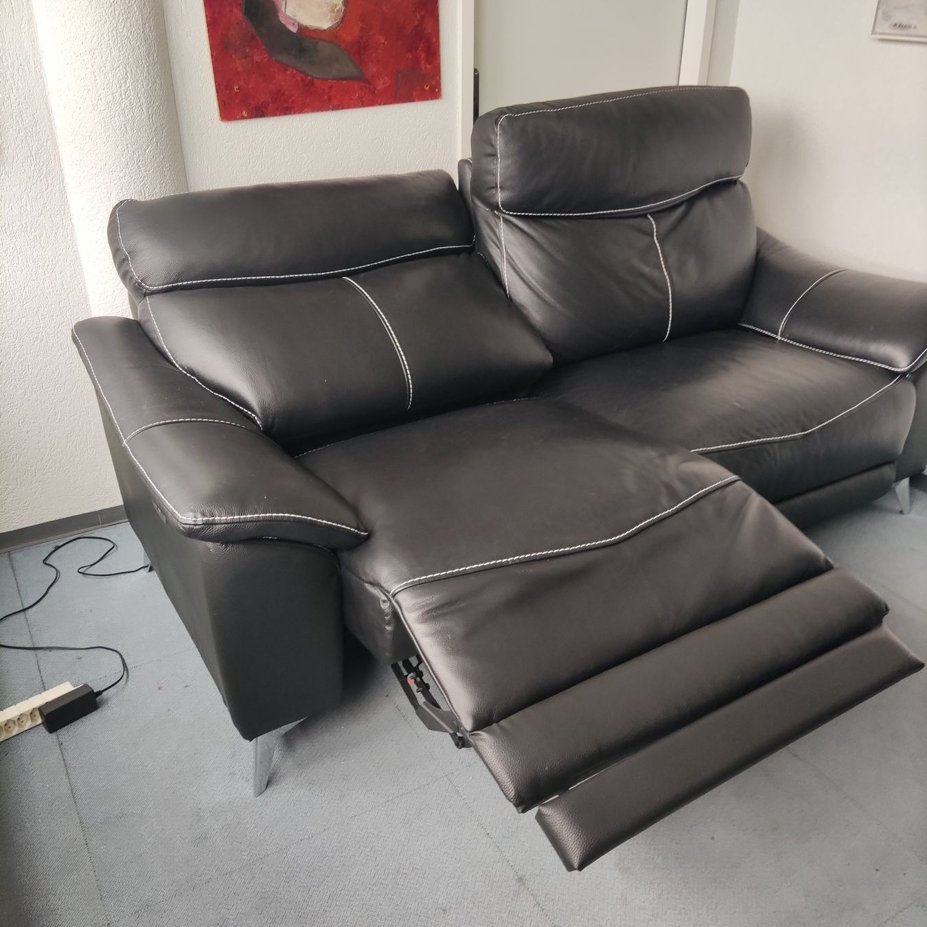 Divani: Schwarzes Echtleder Relaxsofa mit Elektrofunktion – Usato da Solothurn venduto da Csw1 4