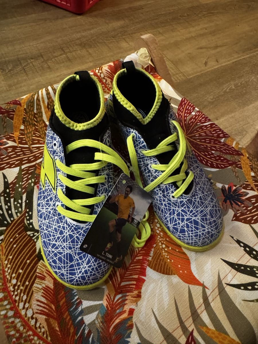 Schuhe für Jungen: Kinder Hallenschuhe Gr. 32 – Neu und originalverpackt aus Gontenschwil von alioli 1