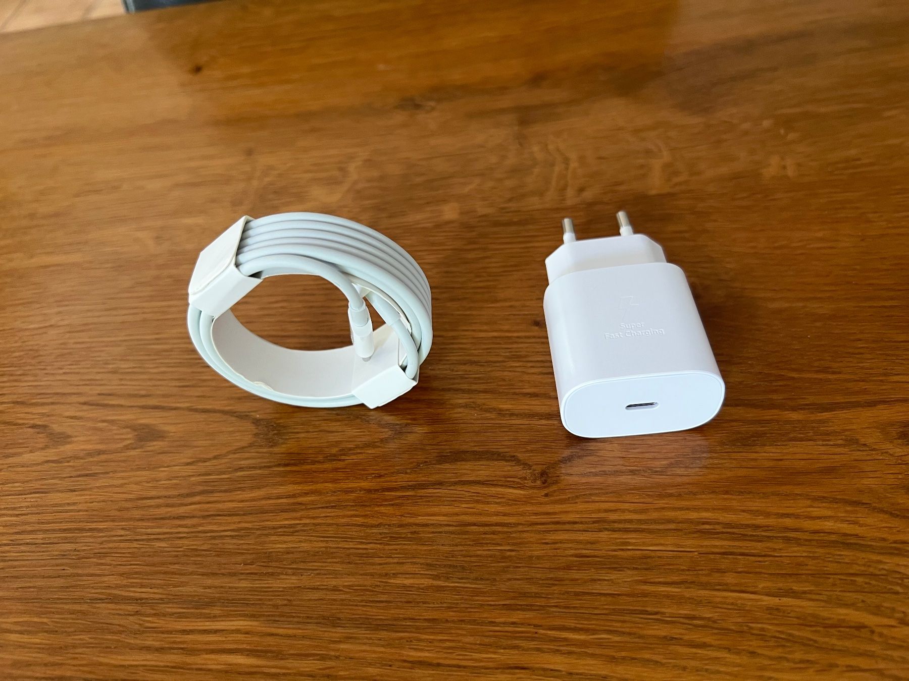 Apple Caricabatterie: Ladekabel + Adapter – Nuovo e nell'imballaggio originale da Hinwil venduto da RTTM_AT 1