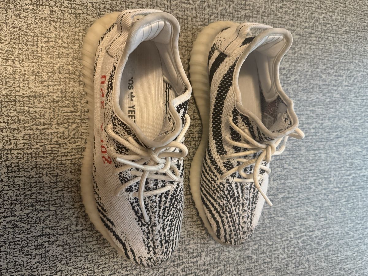 Adidas Herrenschuhe: ADIDAS YEEZY BOOST 350 V2 ZEBRA – Gebraucht aus Affoltern am Albis von henokg 1