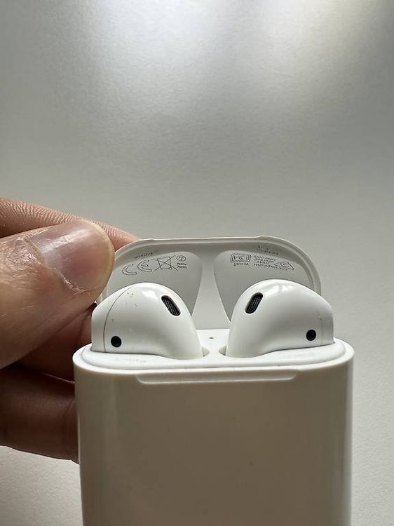 AirPods 2 3