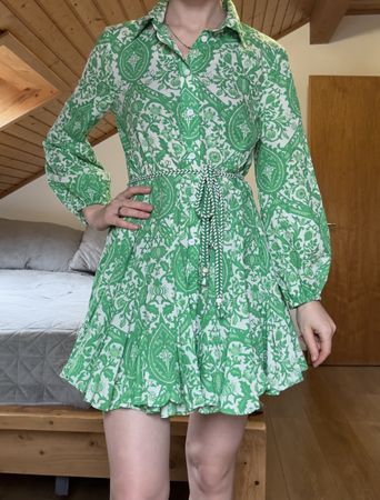 Robe Zara verte et blanche avec ceinture – taille S