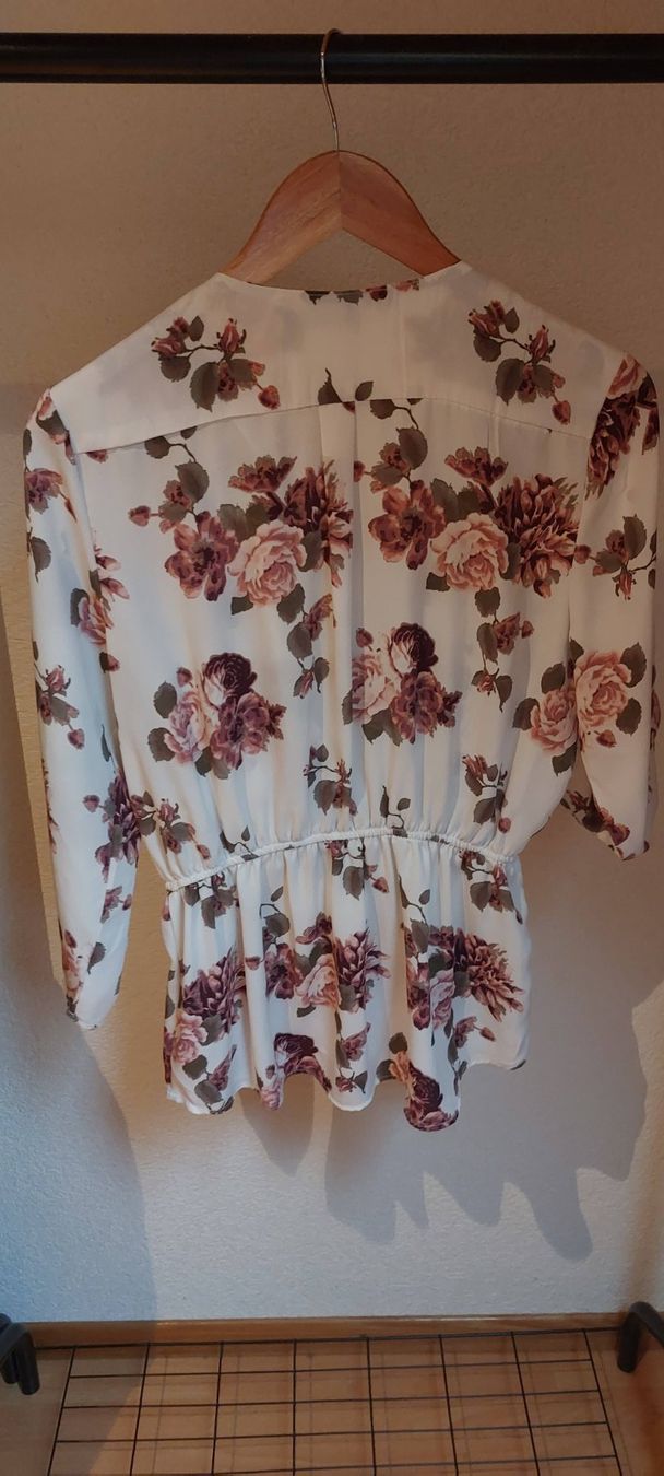 Camicette: Bluse mit Blumenmuster, Grösse M - Sommerlich leicht! – Usato da Grosshöchstetten venduto da ali_5x2c 6