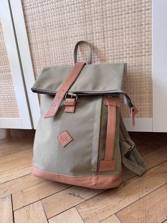 Schöner Kharoma Rucksack, made in Bali, Khaki/Braun, top Zus