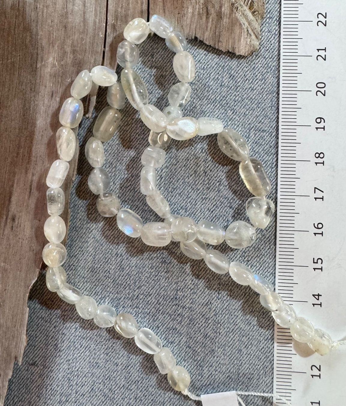 Catenine: exclusiver Mondstein wunderschön,   Strang       mit "Feuer" – Nuovo e nell'imballaggio originale da Leuggern venduto da gemshow 2