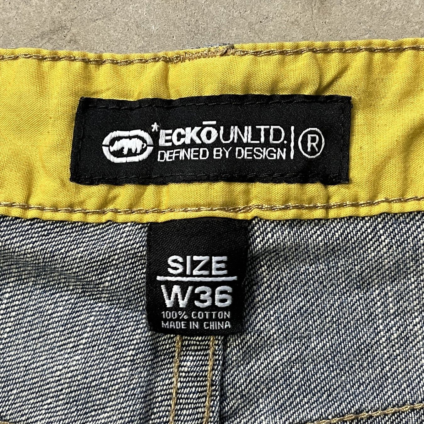 Ecko Pantaloni: Vintage Ecko Unltd Jorts (36US) – Usato da Chamoson venduto da Sapoloshop 1
