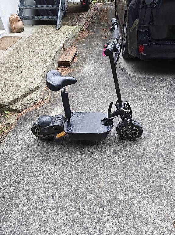 Kickboard: Trottinette électrique 2kW avec grosse batterie Lithium – Usato da Le Mont sur Lausanne venduto da jfrcsw