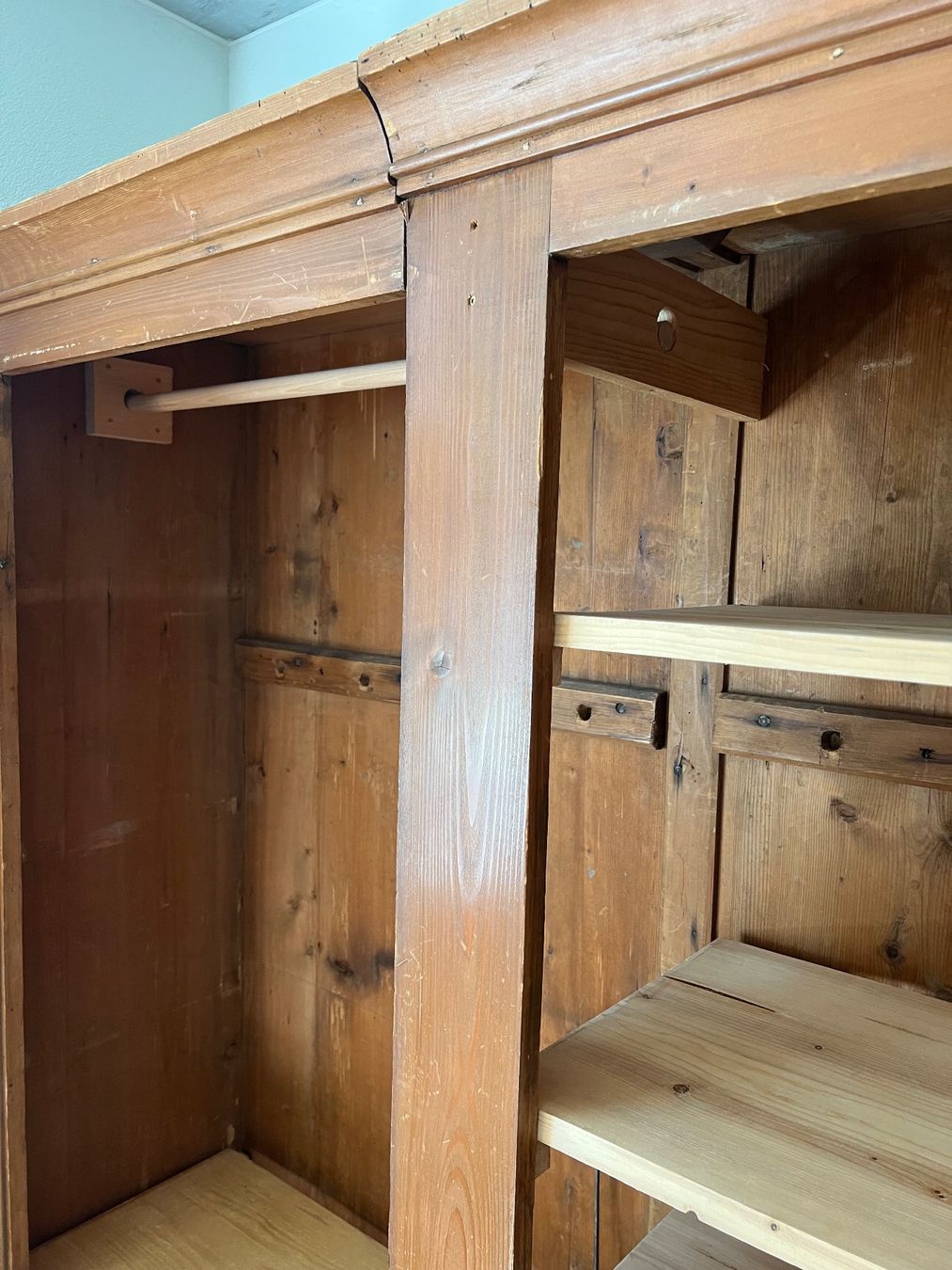 Armoires: Alter Holzschrank – D'occasion à Kriens par schmuc 2