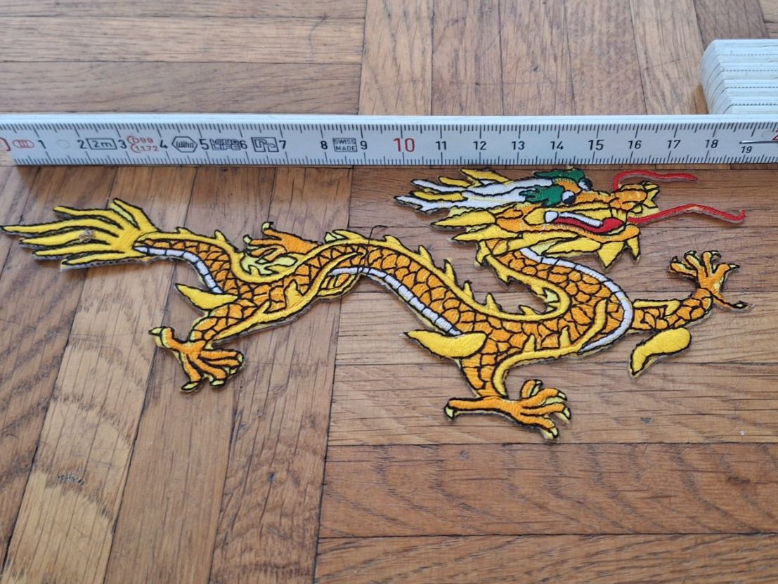 Toppe: Japanischer Drachen Bügel Bild – Usato da Wetzikon ZH venduto da NaWetzi
