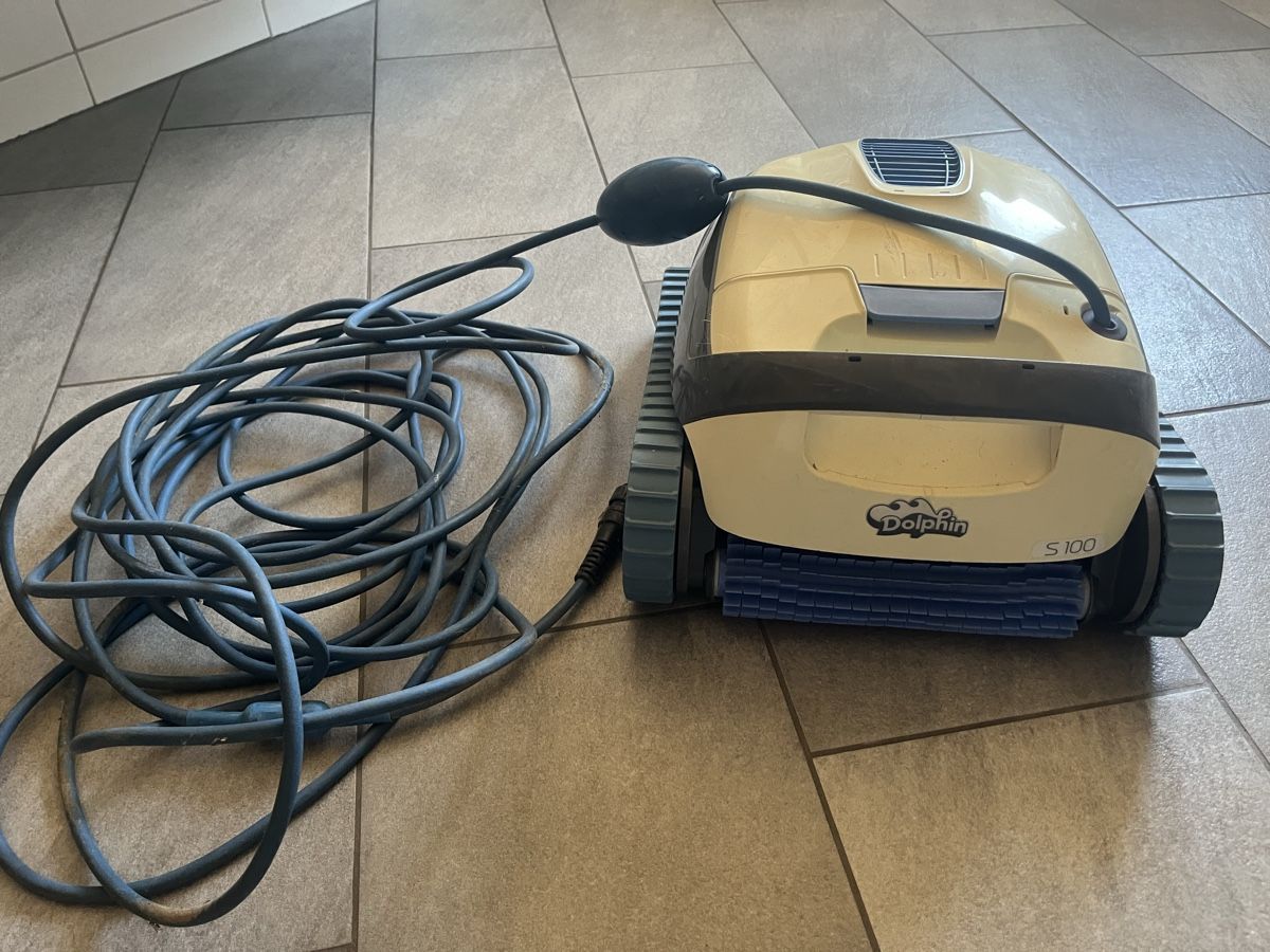 Dolphin Schwimmbad-Zubehör: Poolroboter Dolphin S100 – Gebraucht aus Lommis von Rella