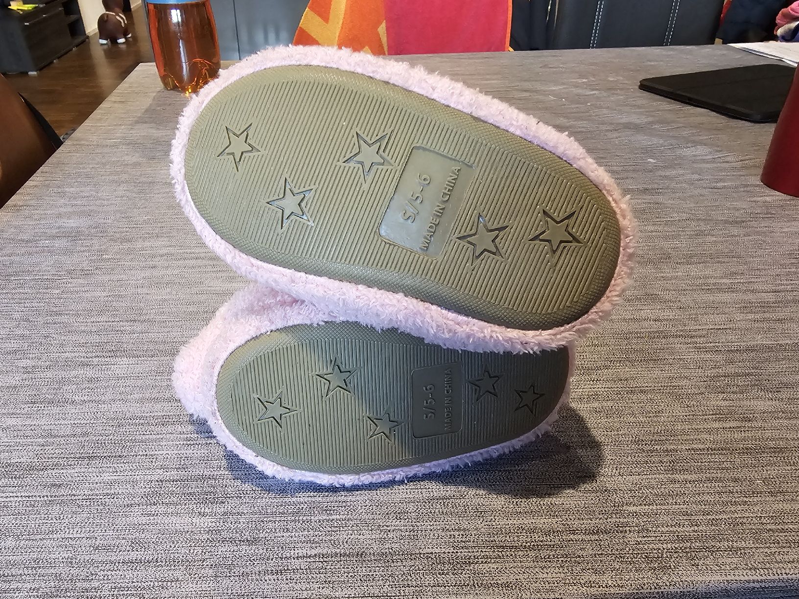 Chaussures filles: Hausschuhe Gr 22 23 – Neuf (Voir description) à Diepoldsau par Likily 1