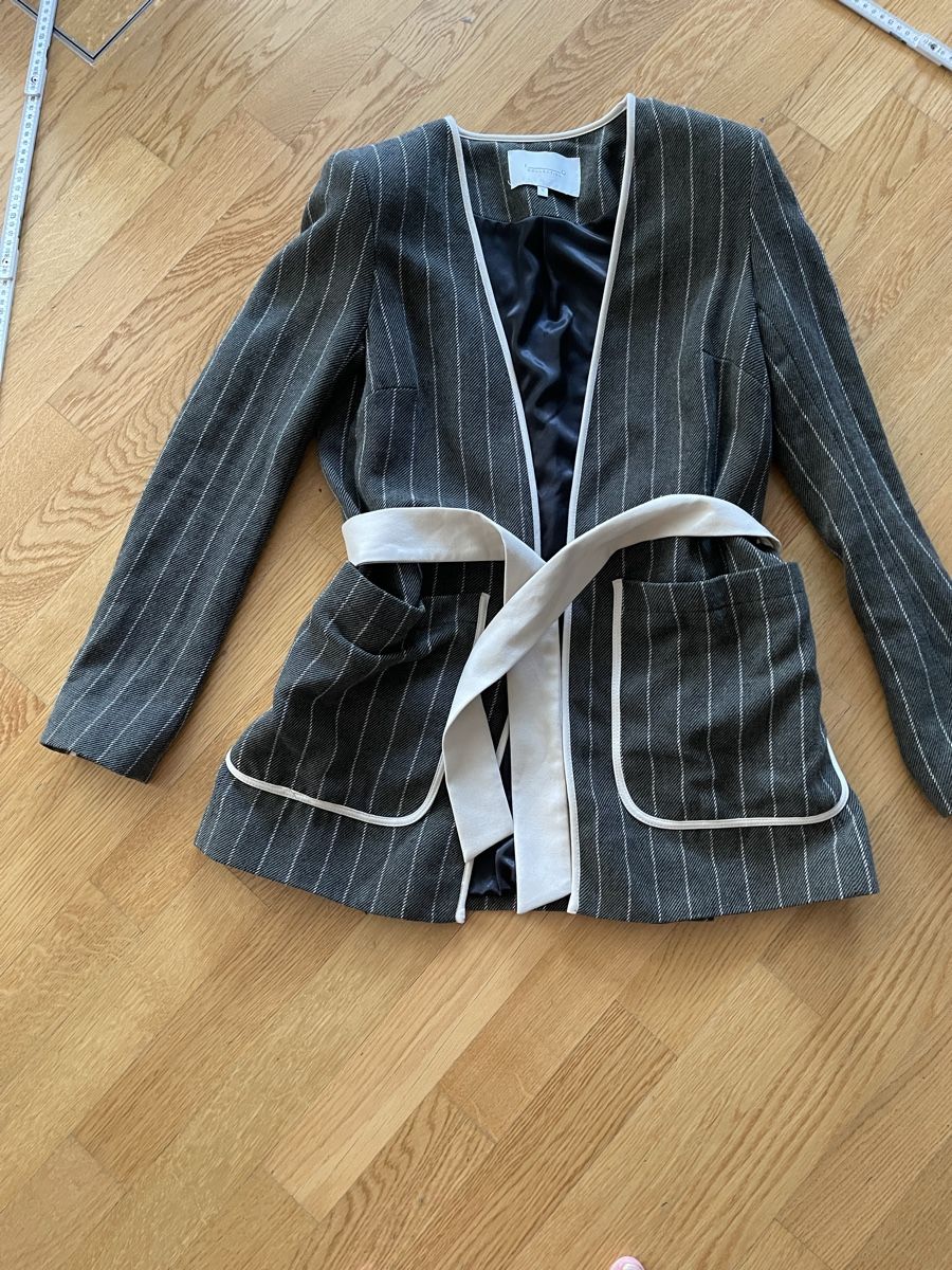 Giacche: Blazer Schicker Damenblazer, Gr. S,  gestreift, beige – Usato da Rüschlikon venduto da Lajniii