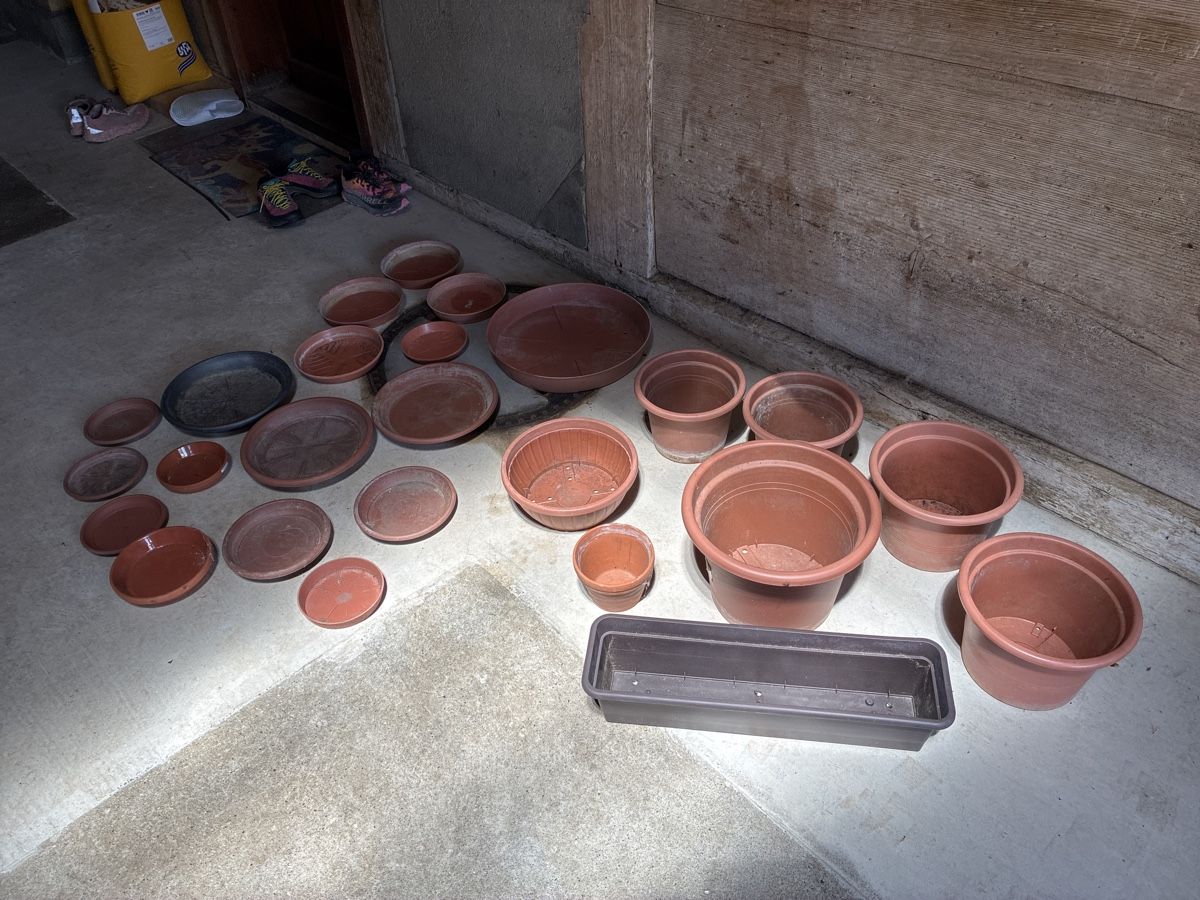 Pots de fleurs: Gratis: Diverse Töpfe und Untersetzer – D'occasion à Oberburg par mar_hl2j