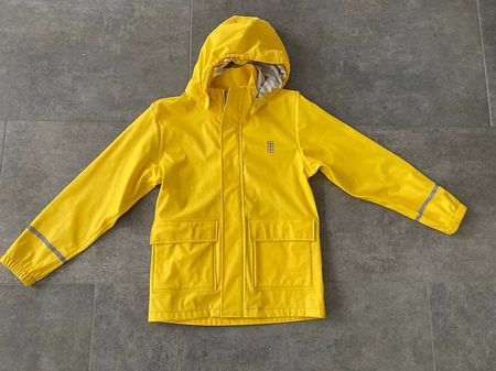 Tolle neuwertige Regenjacke von LEGO für Jungs oder Mädchen