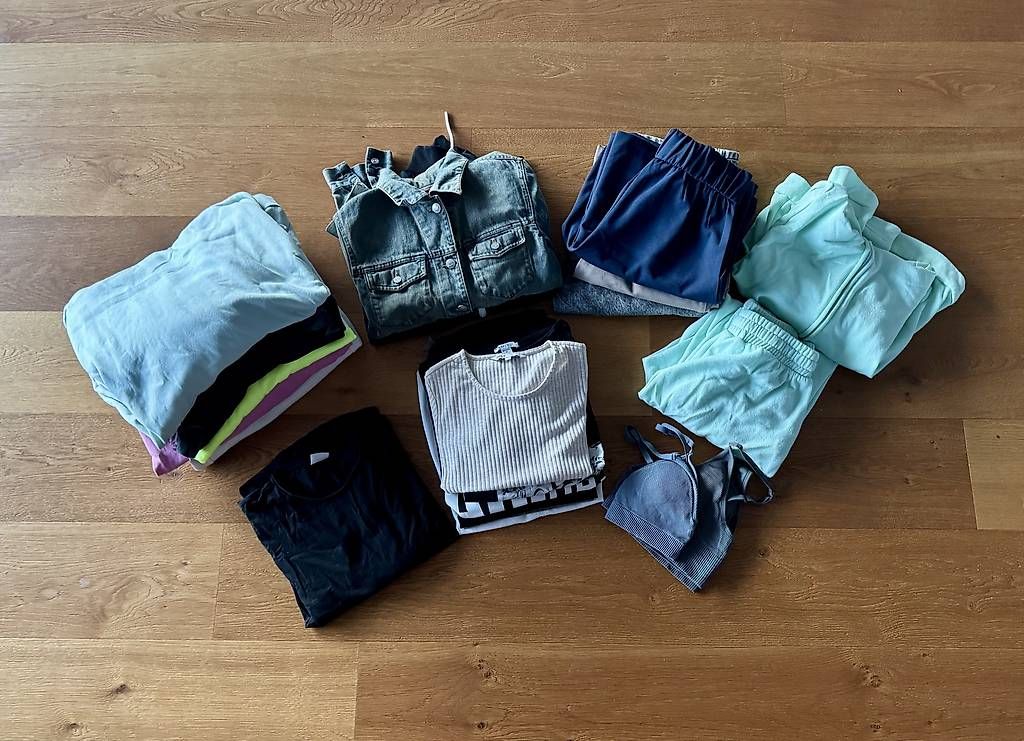 Lotti di vestiti: Kleiderpaket Gr.S – Usato da Neukirch (Egnach) venduto da JTSilvana