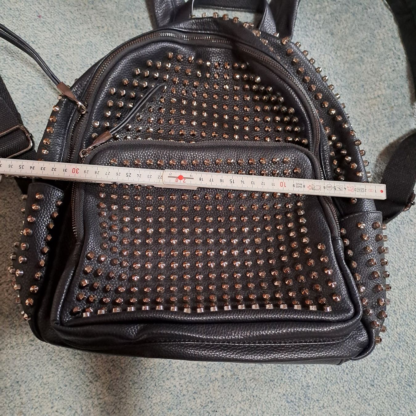 Zaini: Cooler Nieten Rucksack, Schwarz – Usato da Frauenfeld venduto da Andadaa 5