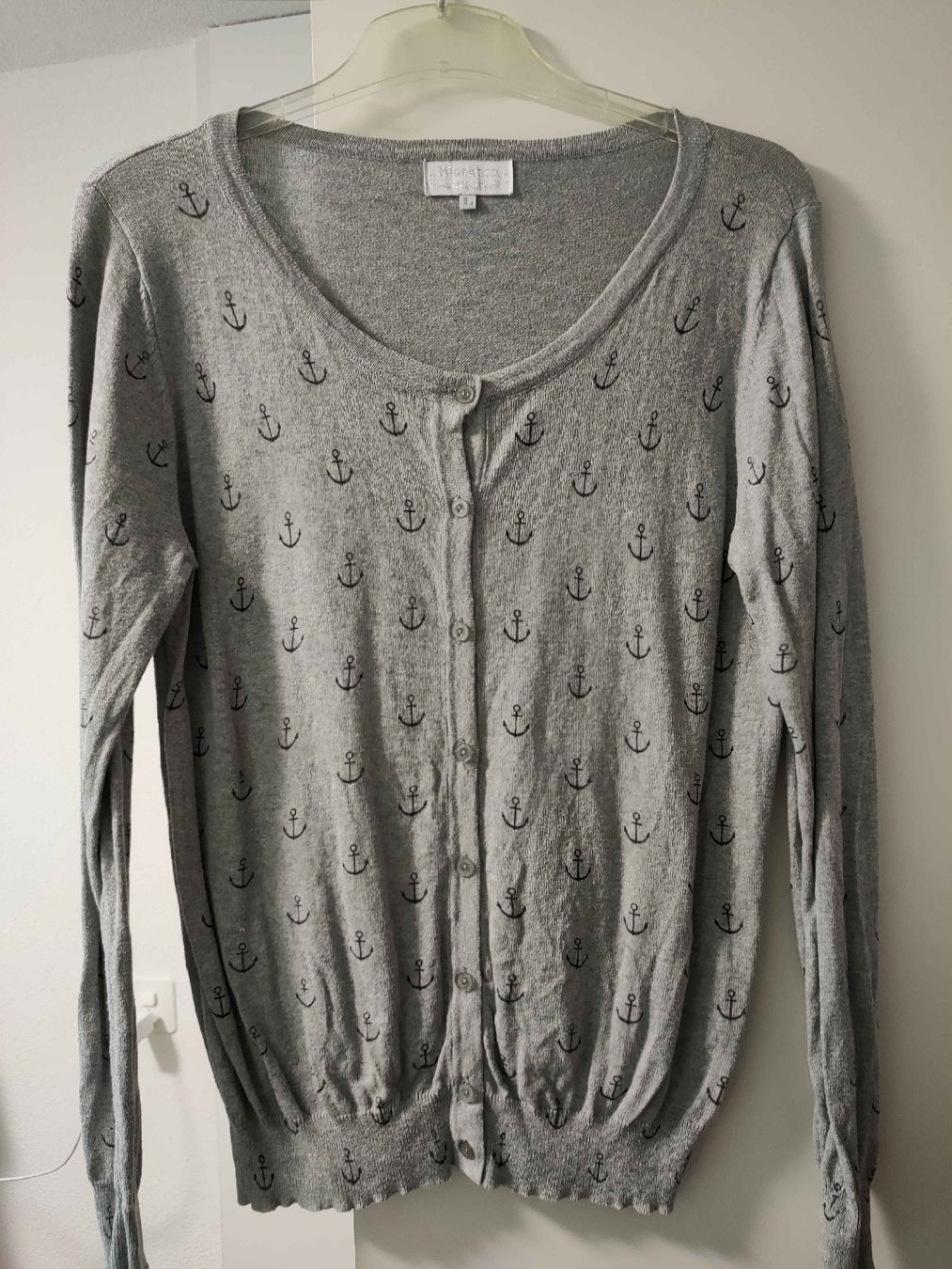 Maglioni & Felpe: Graue Strickjacke mit Anker Muster Grösse L Top Zustand – Usato da Oberrohrdorf venduto da Karin84
