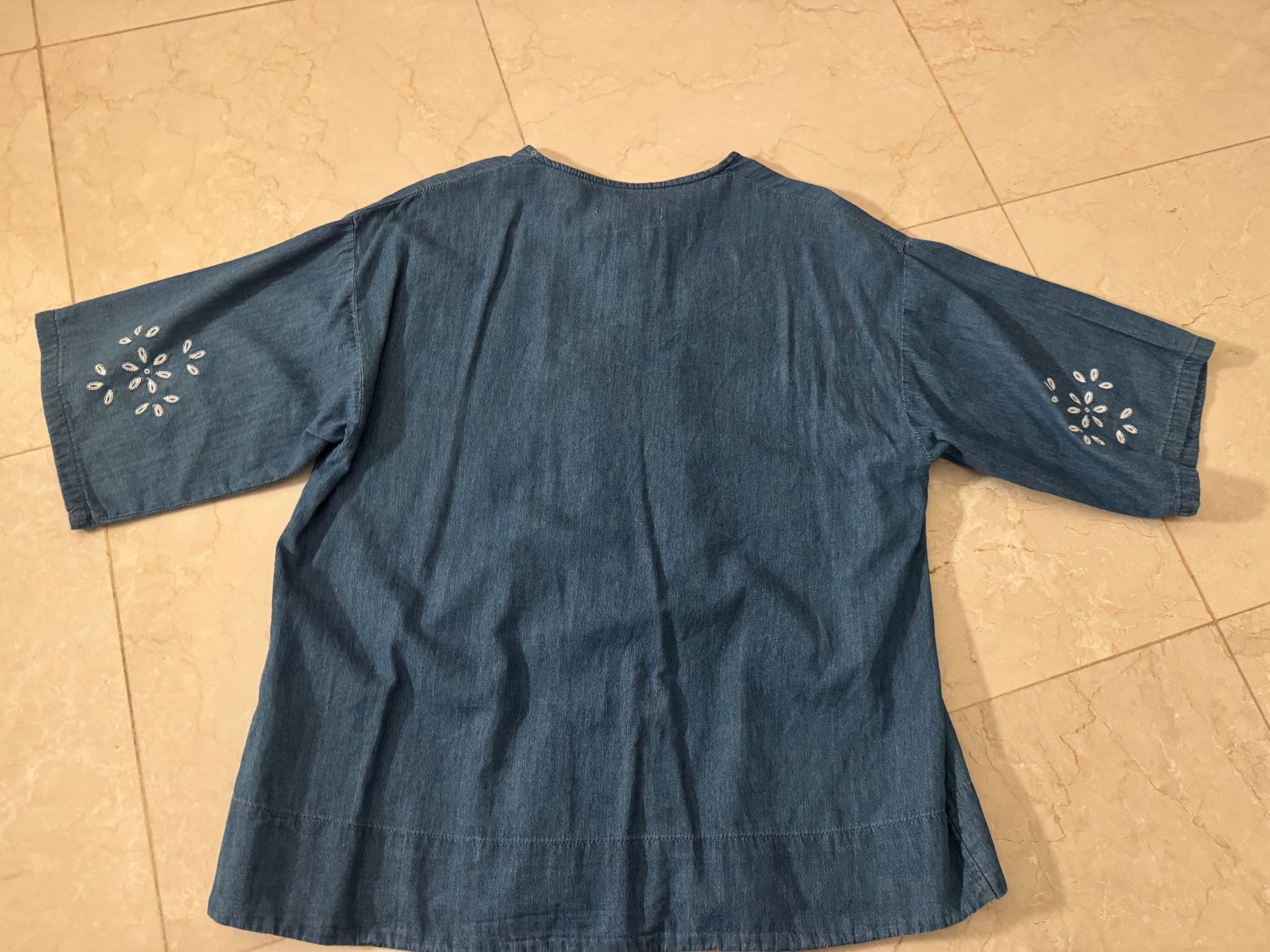 Top: Blue Floral Summer Top – Usato da Basel venduto da mar_dgx7 1