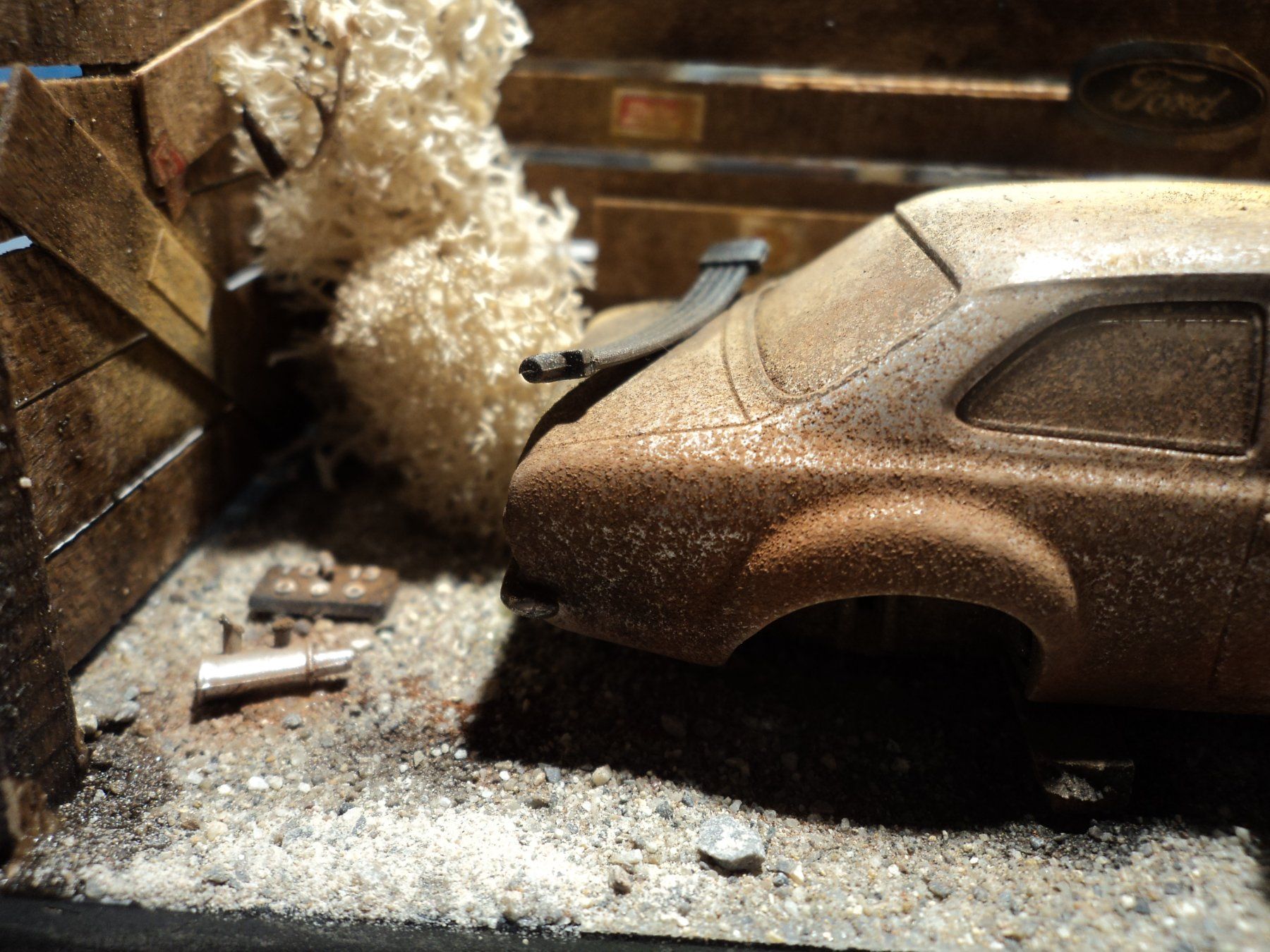 Ford Modellini d'auto: Ford Escort MK1 1/43 Diorama Hinterhof – Usato da Schwarzenburg venduto da modelCARama 3