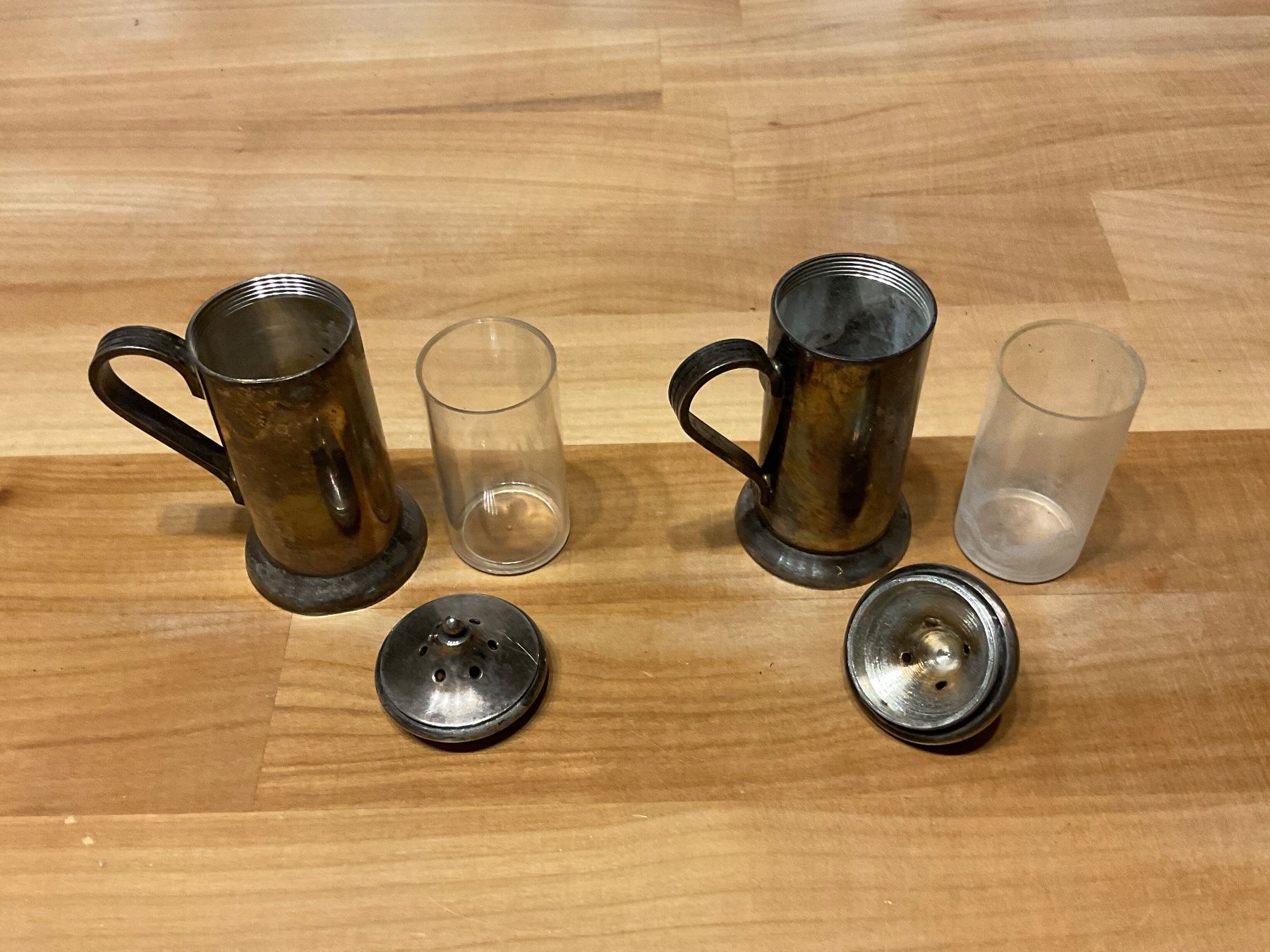 Set di piatti: Salz und Pfeffer Streuer / evtl. versilbert – Usato da Rümlang venduto da resale35 2