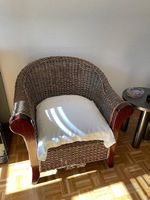 Fauteuil en rotin et bois
