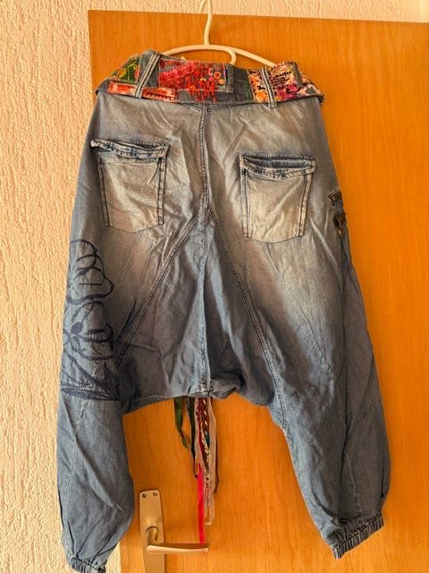 Desigual Hosen: Sarouel Desigual collector – Gebraucht aus Enges von cordec 1
