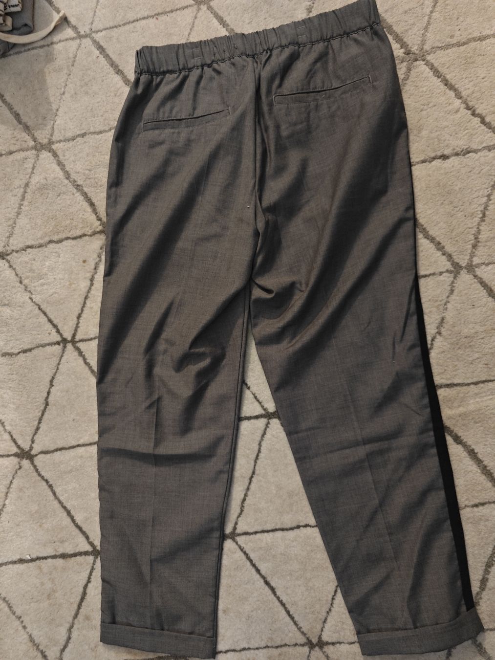 Hosen: Stoffhosen Grösse M & L – Neu (gemäss Beschreibung) aus Sissach von Siraiwan 1