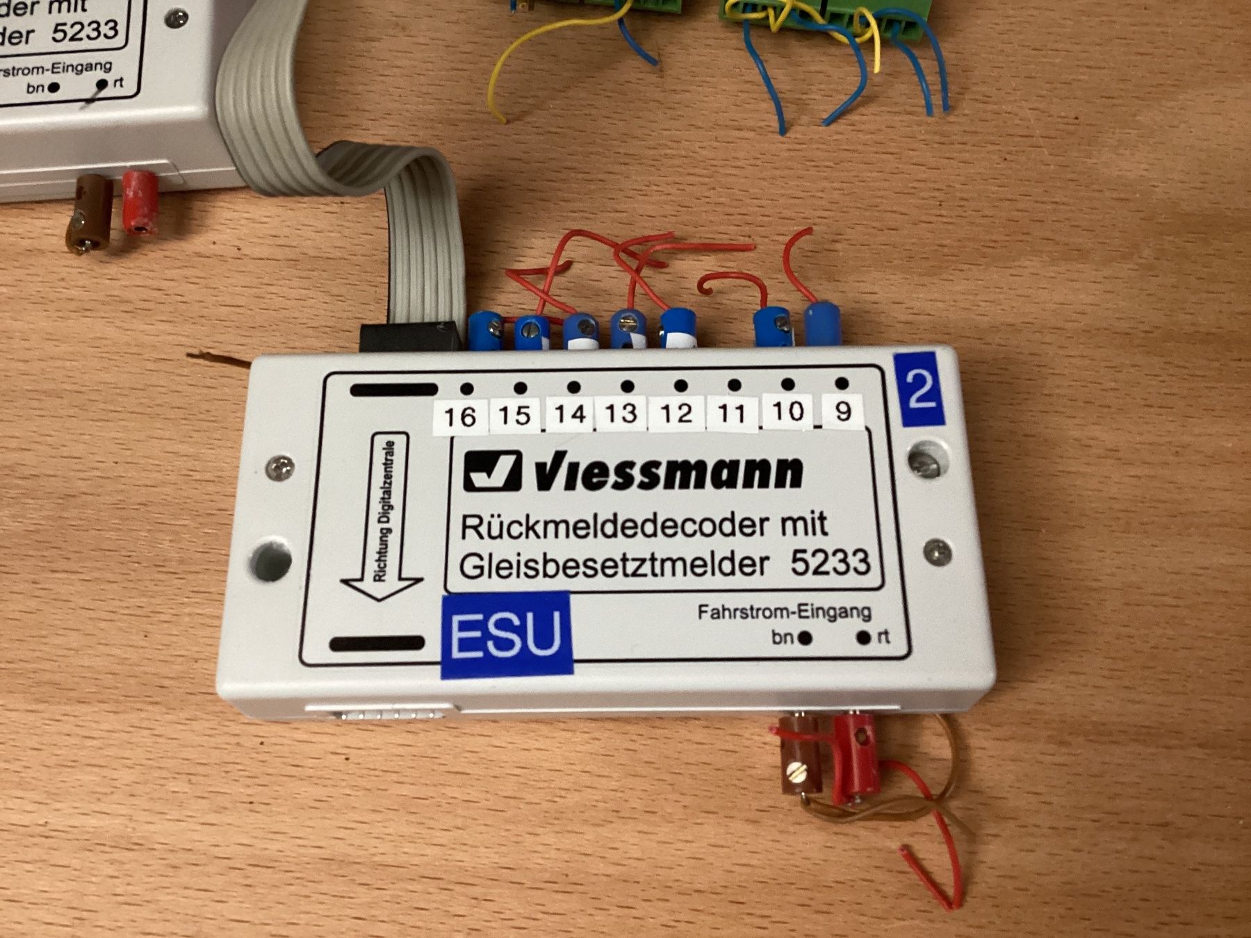Viessmann Modellini di ferrovie: Viessmann 5233 Rückmeldedecoder mit Gleisbesetztmelder – Usato da Winkel venduto da merklinch