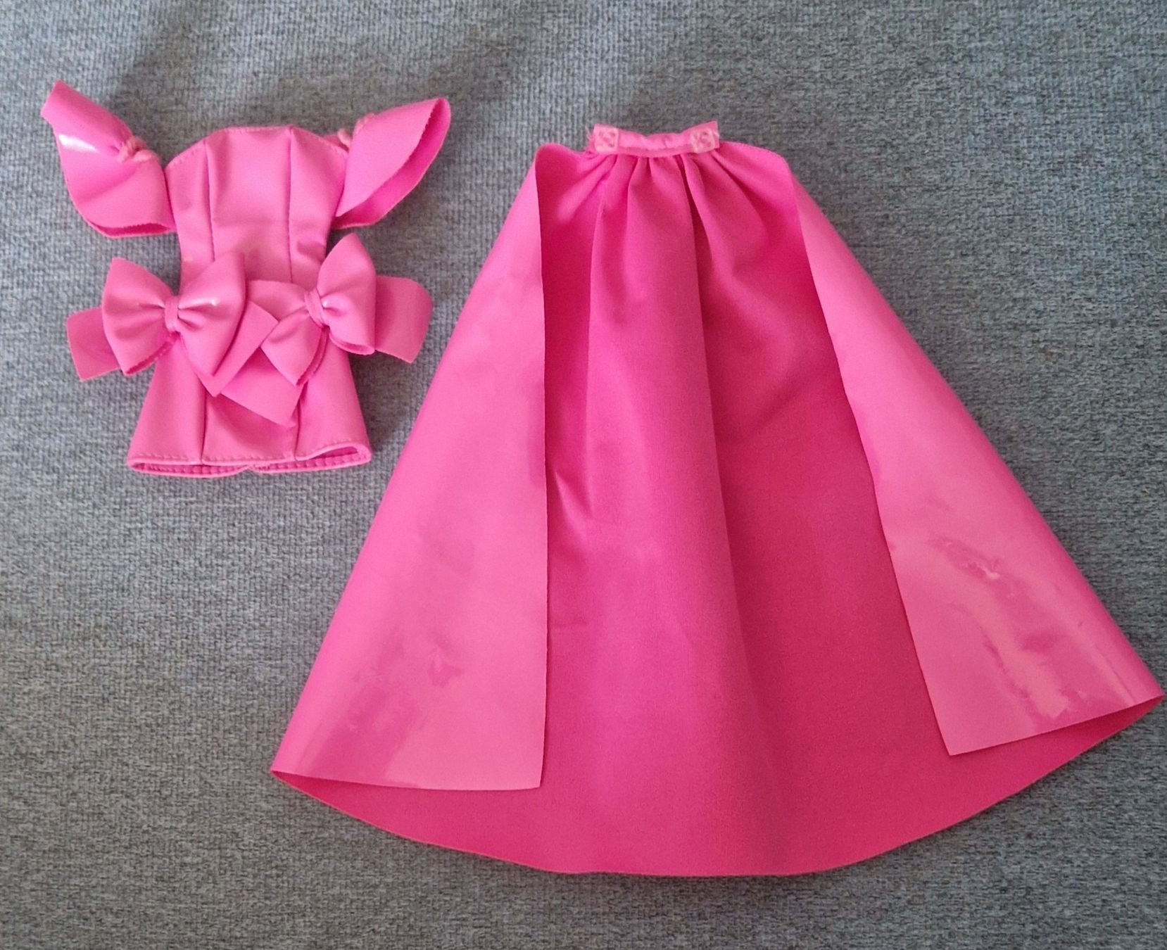 Bambole: Robe pour Barbie  – Usato da Couvet venduto da Pioune 1
