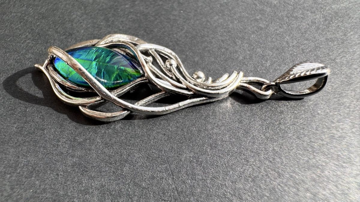 Pendentifs: Anhänger mit grünem Stein – D'occasion à HORGEN par vladibarca10 1