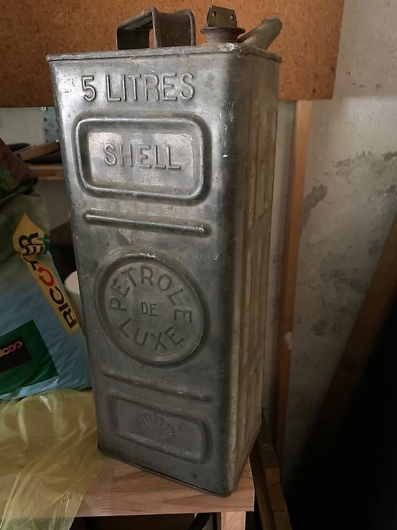 Taniche per benzina: Ancien jerrican shell – Usato da Le Mont-sur-Lausanne venduto da pasassez