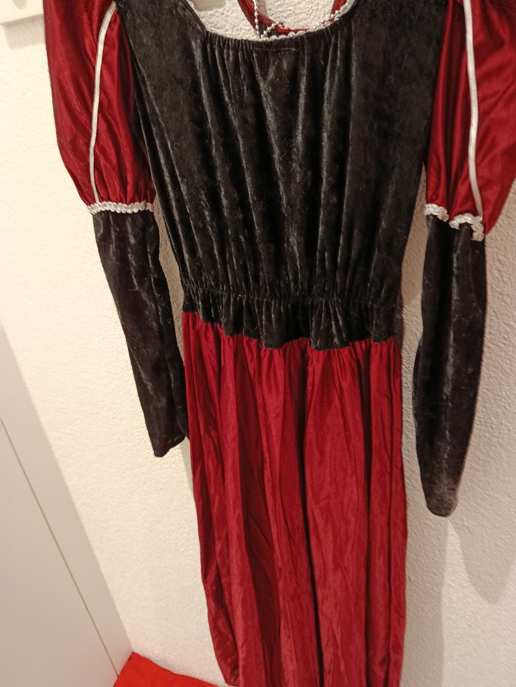 Costumi: schönes Mittelalterkleid Grösse M – Usato da Wattwil venduto da sunicheyenne 2