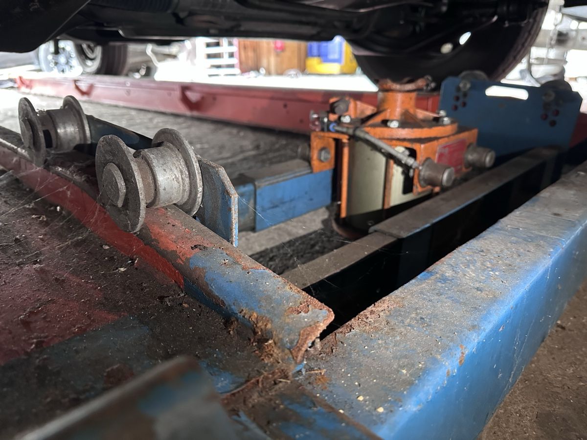 Piattaforme elevatrici & Crick: 4-Säulen Autolift – Usato da Bettwil venduto da Tschinie 7