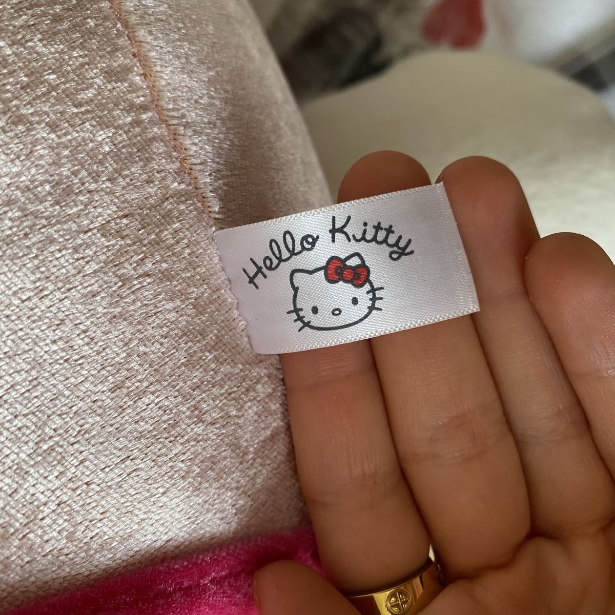 Hello Kitty Spielzeuge: Hello Kitty XXL Plushtier Sanrio 2010 – Gebraucht aus Givisiez von dor_xb9k 4