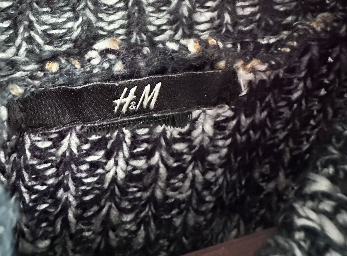 H&M Maglioni & Felpe: H&M – Onesize Strickponcho mit Rollkragen – Usato da Bern venduto da Fraeuleinhonig 1