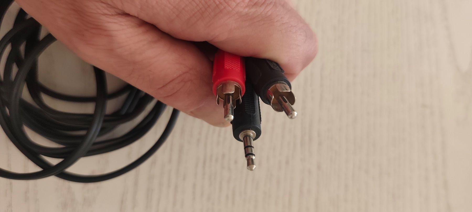 Kabel: Câble audio 3.5mm vers 2x RCA noir – Gebraucht aus Aigle von Dadavd 1