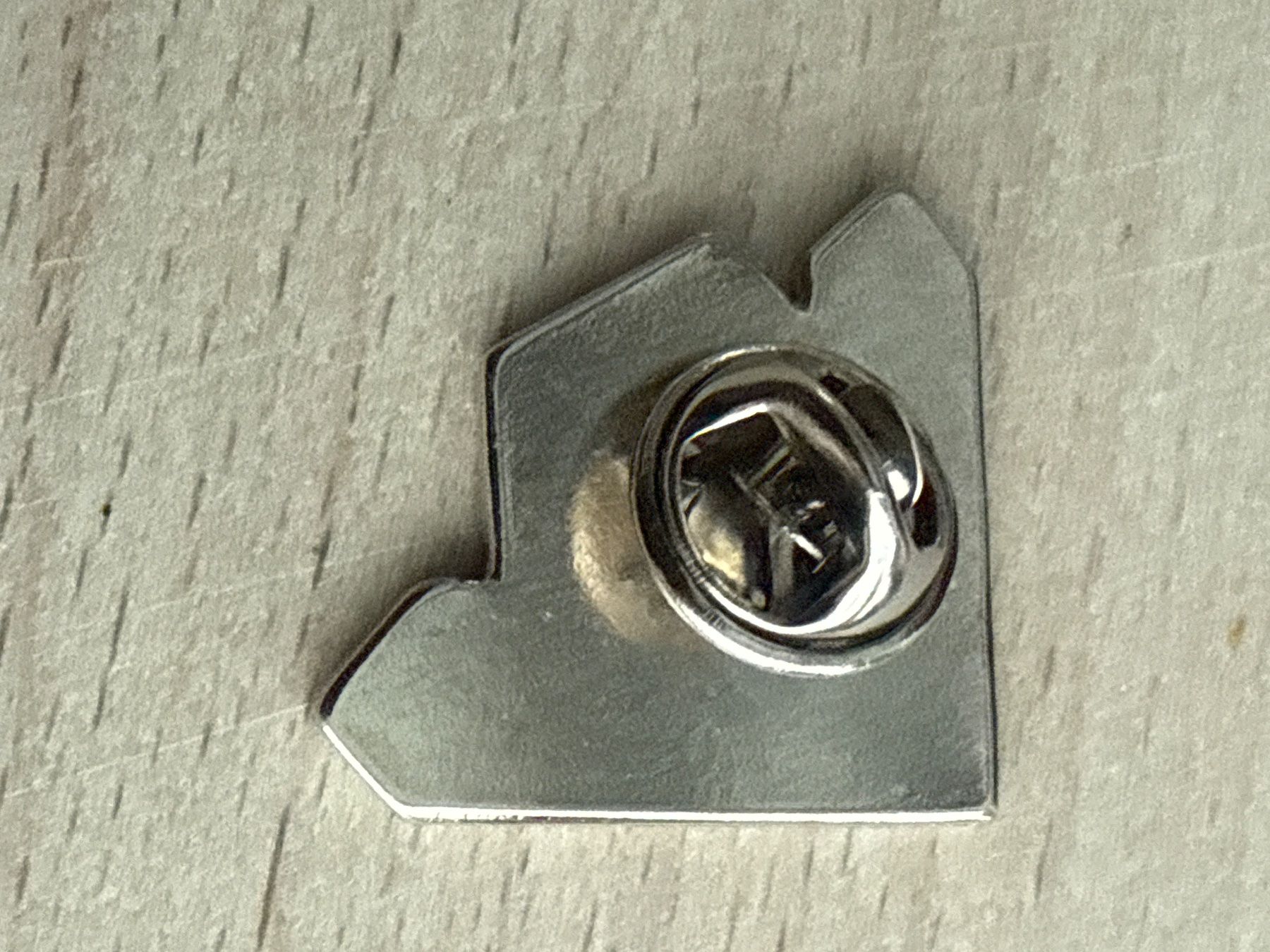 Plaquettes & Badges: Pin Loca Solution – D'occasion à Glattbrugg par Schweigmatt 1