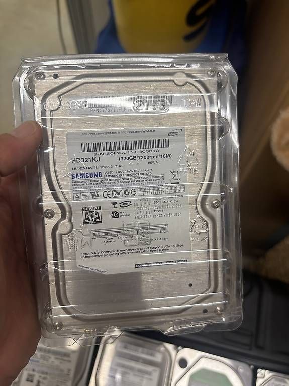 Giochi: Vendo memorie hard disc varie capacità  – Usato da S. Antonino venduto da luc_n86v 1