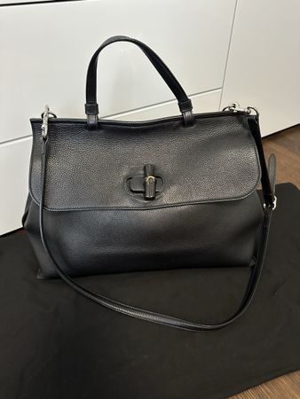 GUCCI schwarze Handtasche aus Leder, Top Zustand, wie neu!