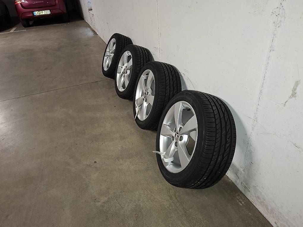 Pneus & Kompletträder: Skoda Rapid Räder 215/45 R16 – Gebraucht aus Klingnau von mar_gq5p