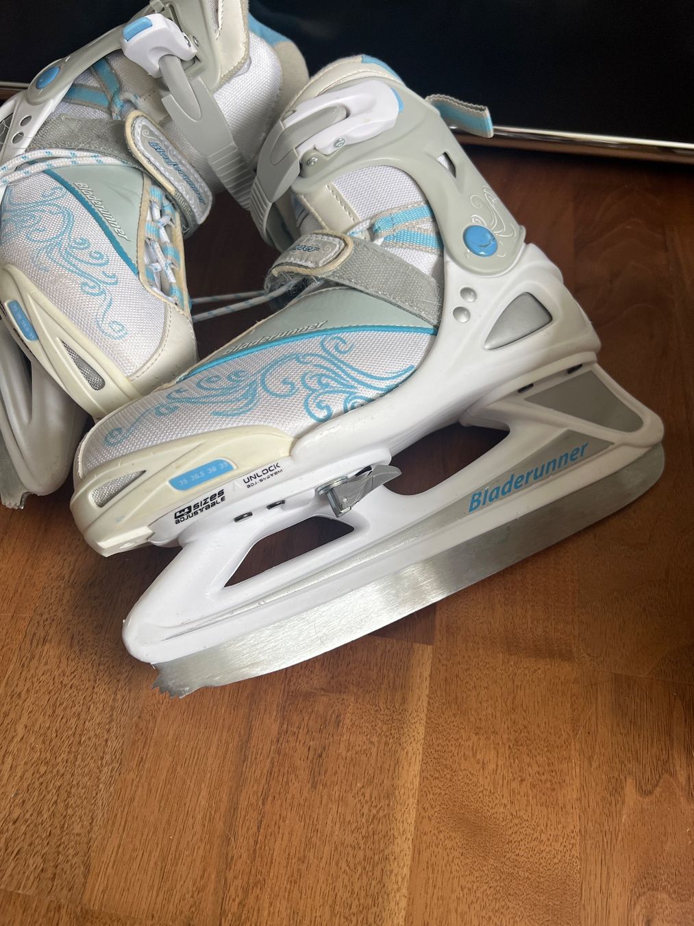 Pattini da ghiaccio: Rollerblade Bladerunner Schlittschuhe Gr. 35-39 – Usato da Jona venduto da Sariksa 2