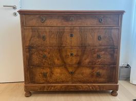 Antike (vintage) Kommode aus Massivholz mit schöner Maserung