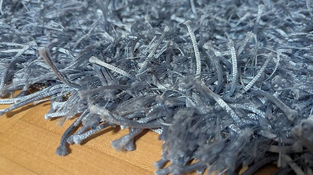 Tapis: Moderner Hochflor-Teppich in Silbrig-Blau – D'occasion à Rüti ZH par alb_w866 1