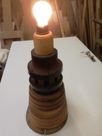 Lampade: Upcycling Ständerlampe aus Wagennabe – Usato da Sursee venduto da Ursus_LU 2
