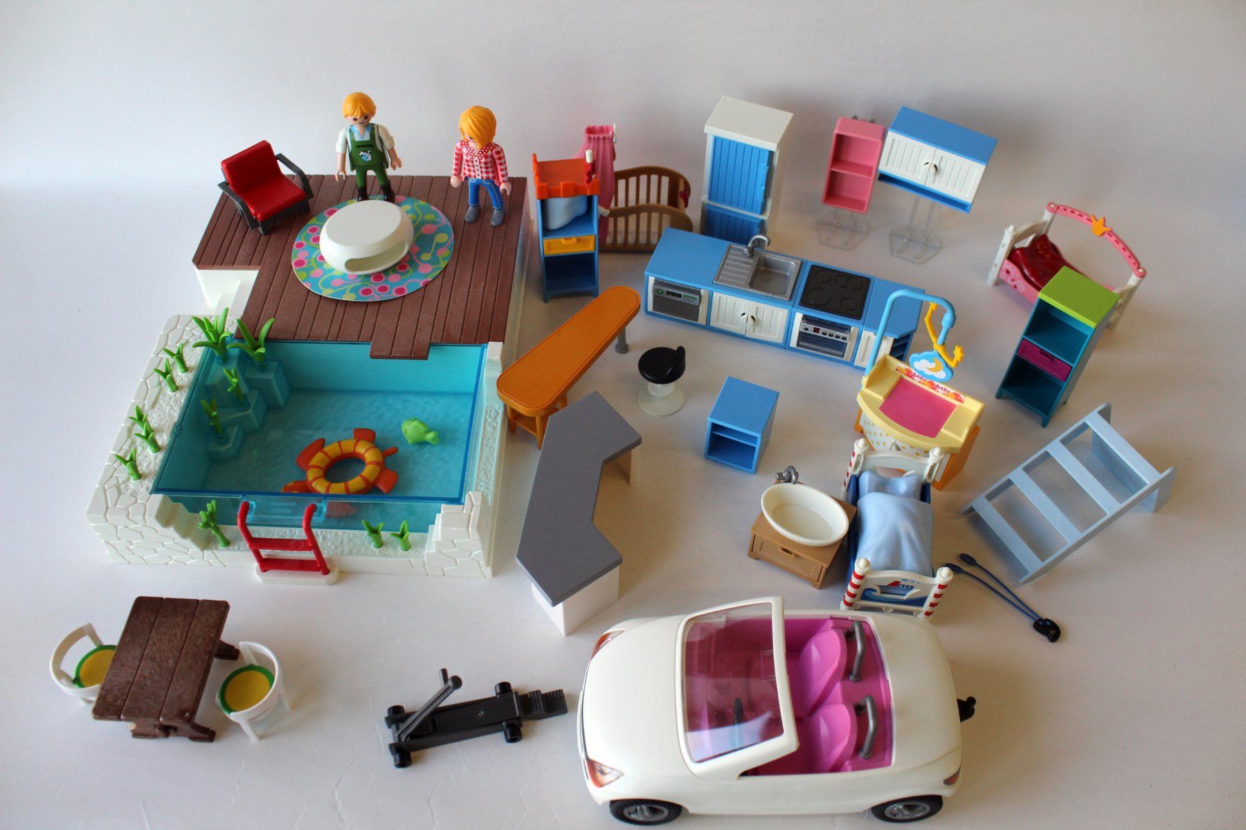 Playmobil Giocattoli: PLAYMOBIL - Konvolut mit Auto, Möbel, Pool – Usato da Roggwil BE venduto da Hemhem